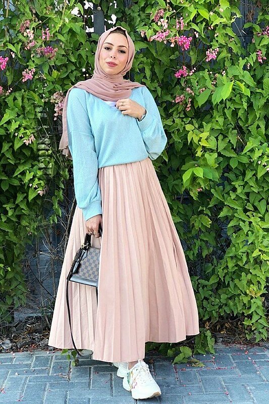 How to Wear and Style Knitwear With Hijab