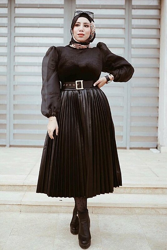 Style Lesson: How to wear a pleated skirt 