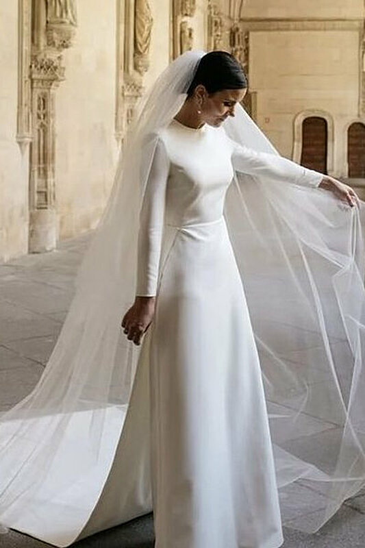 10 Beautiful Long-Sleeve Wedding Dresses