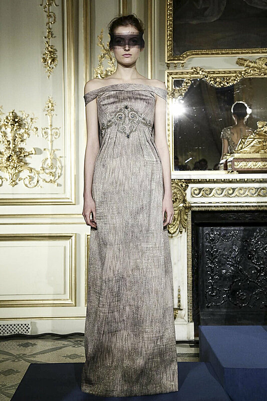 الكلاسيكية والفخامة تتصدر أزياء رامي العلي الهوت كوتور لربيع 2016