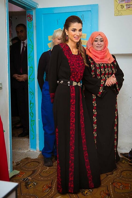 Queen Rania Shows You Six Royal-Approved Looks to Wear in Ramadan
