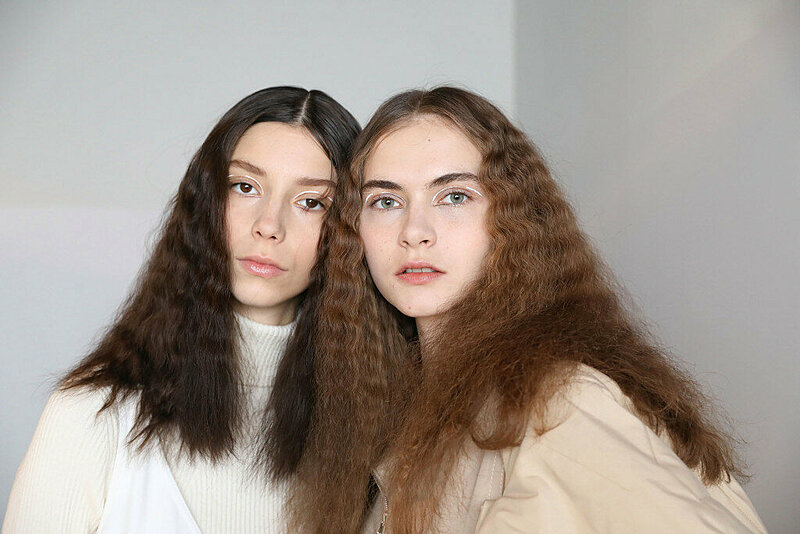 Fashion Week's Fall 2019 Is Back to Basics with Natural and Effortless Hair
