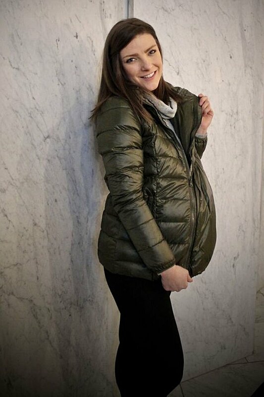 How to Easily Style Puffer Coats and Jackets During Pregnancy