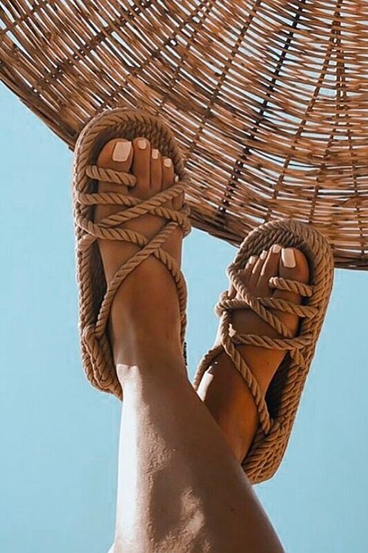 موديلات أحذية للشاطئ من موضة صيف 2020