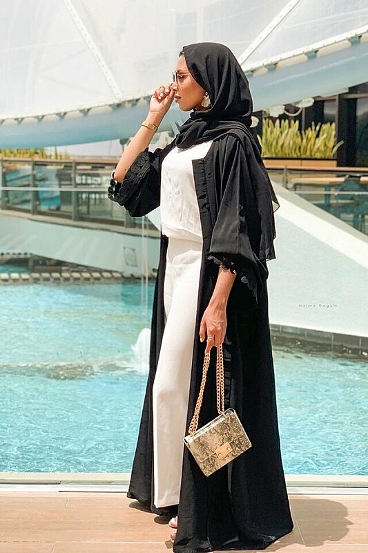 How to Wear and Style a Plain Black Abaya