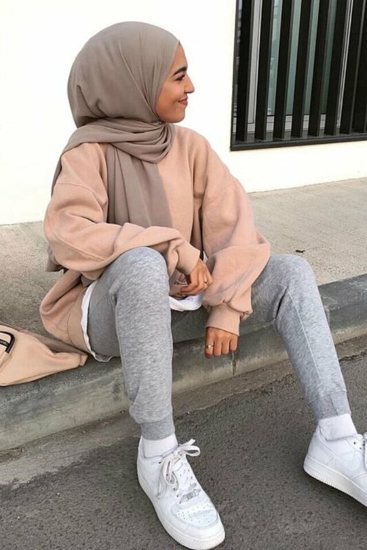 How to Wear Sweatpants With the Hijab Fashionably