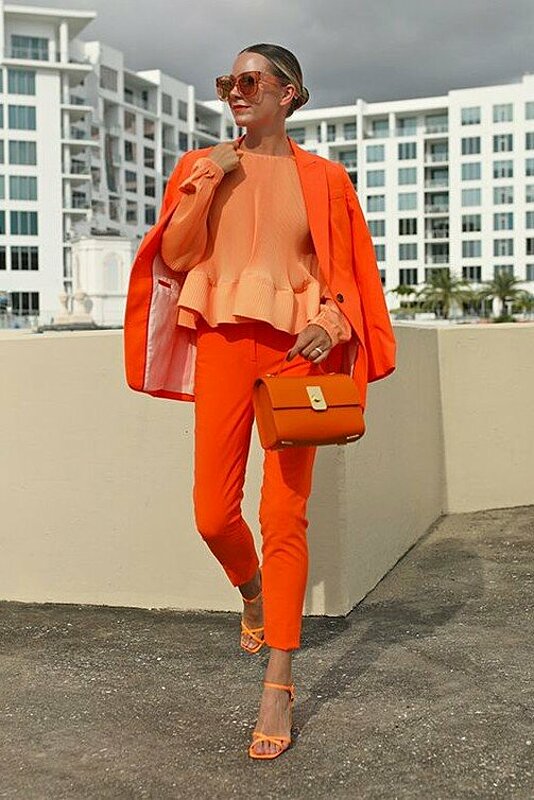 ستايل الجمعة: أفكار متنوعة لارتداء وتنسيق اللون البرتقالي في ملابسك