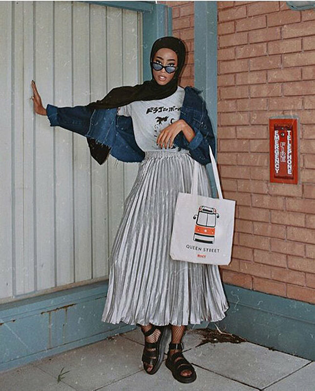 ٨ طرق مبتكرة لارتداء وتنسيق التي شيرت الجرافيك من H&M