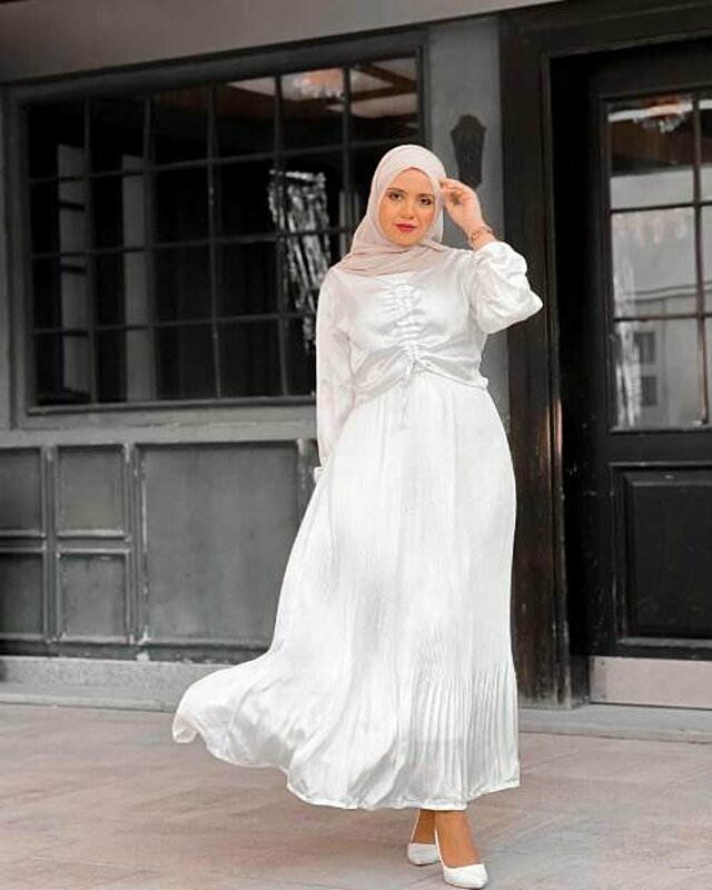 Bridesmaids hijabi dresses pear shape