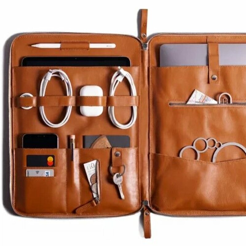 أجهزة وأدوات تقنية احرصي على وجودها في حقيبة سفرك أثناء الصيف