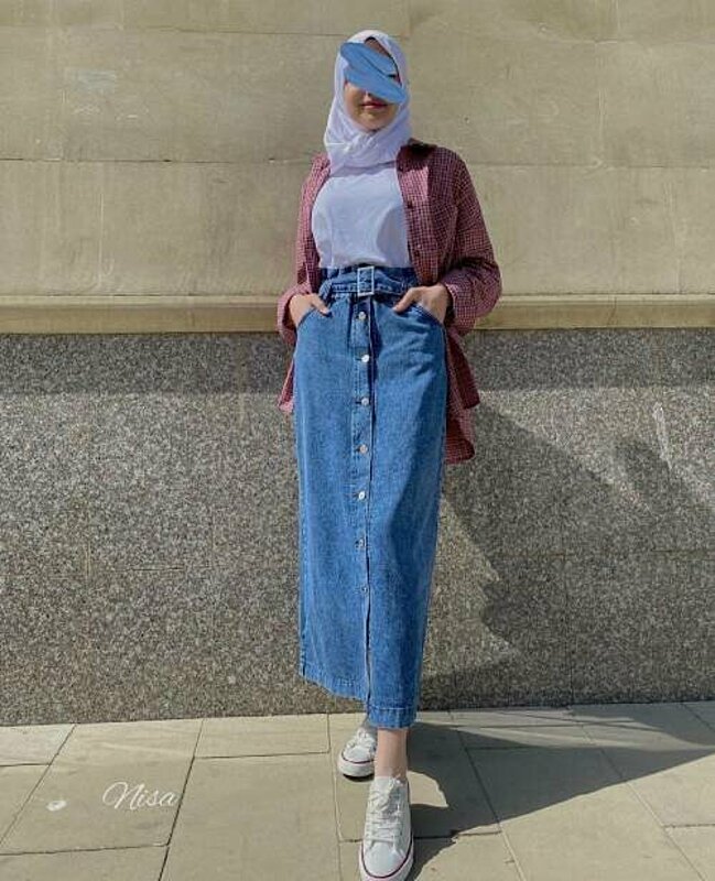 Button-down denim skirts for hijabis