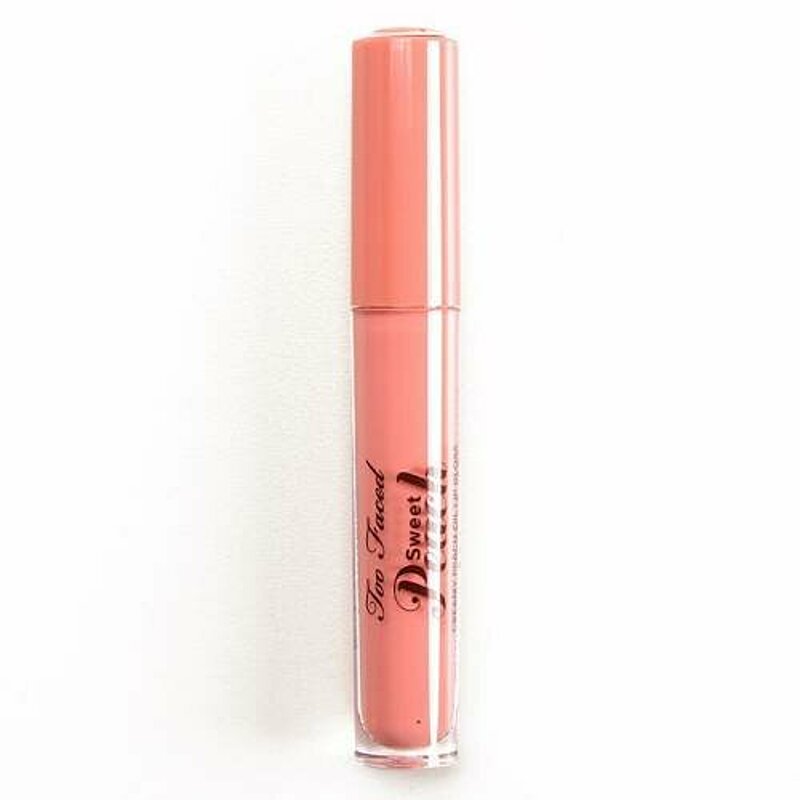 peach fuzz pantone's color of the year 2024 lipstick