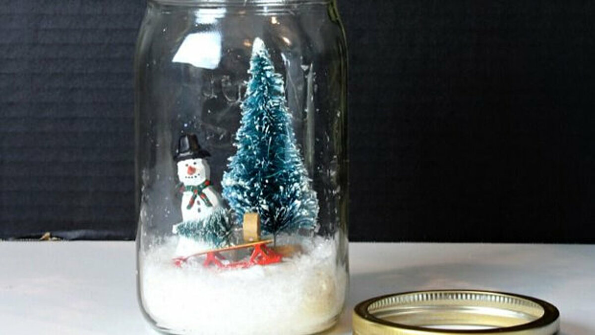 DIY Mason Jar Snow Globe