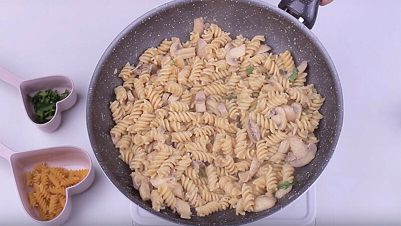 The Easiest and Fastest Way to Make Vegan Mushroom Pasta