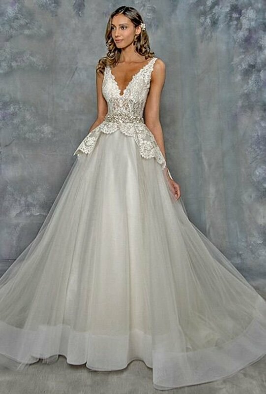 28 Photos of Stunning Ball Gown Wedding Dresses Brides Will Just Adore