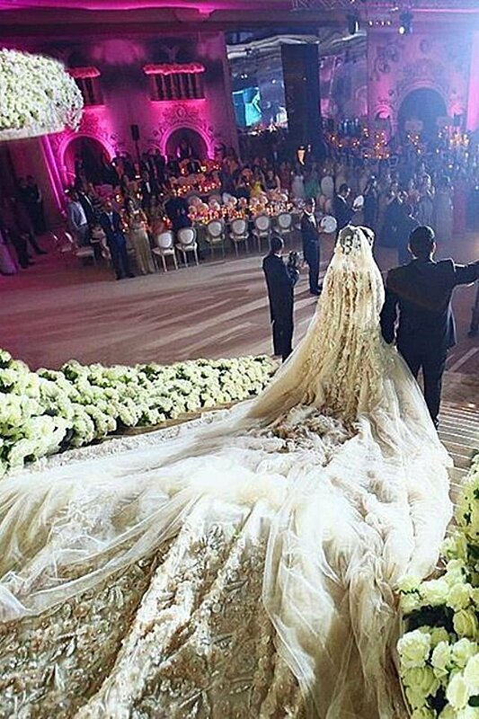 30 Photos of Lebanese Brides Wearing the Most Exquisite Wedding Veils ...